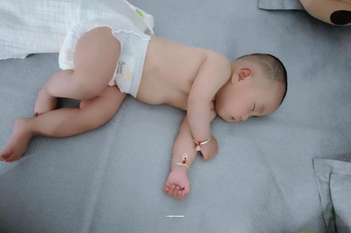 中卫三个月宝宝抬头不稳